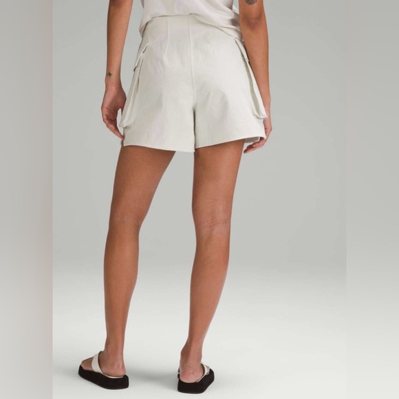 Lululemon Relaxed-Fit Super-High-Rise Cargo Short 4"  in Bone Size 4 - Picture 3 of 16